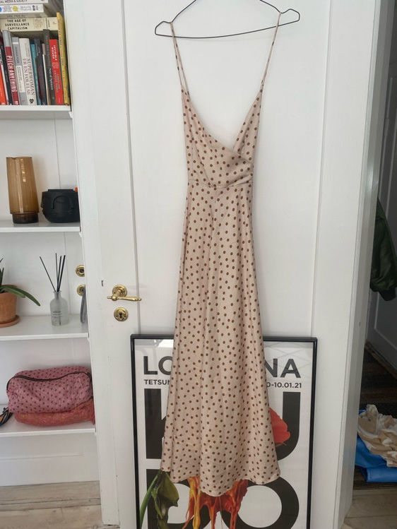 Billede af Prikket kjole med stropper