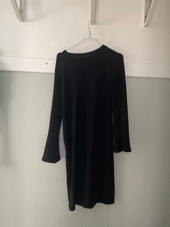 Billede af sort kjole fra gina tricot