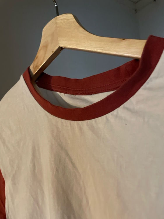 Billede af Rød og hvid cropped t shirt 