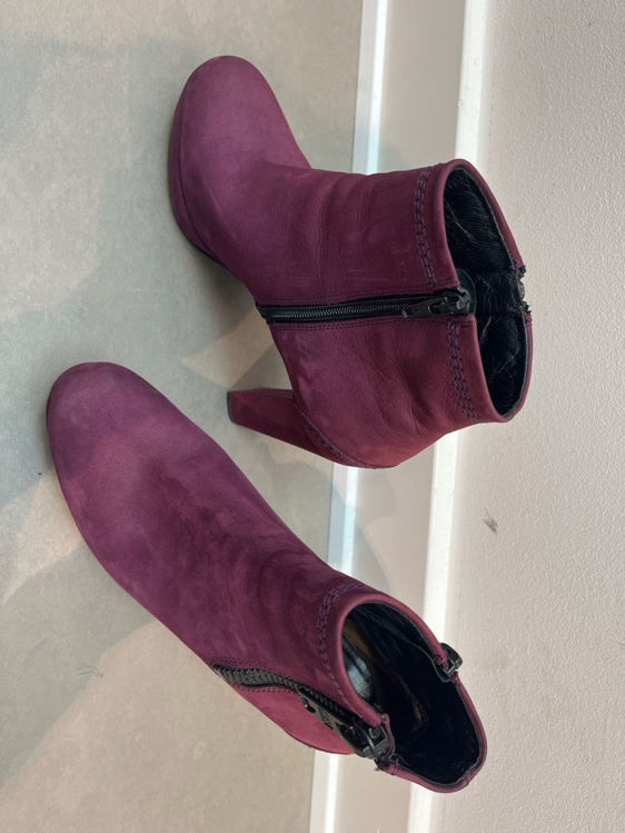 Billede af Purple leather boots
