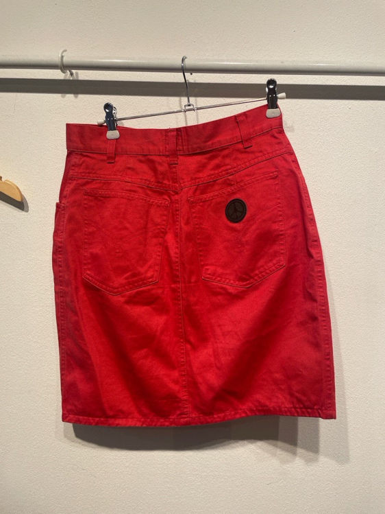 Billede af Moschino red jeans skirt
