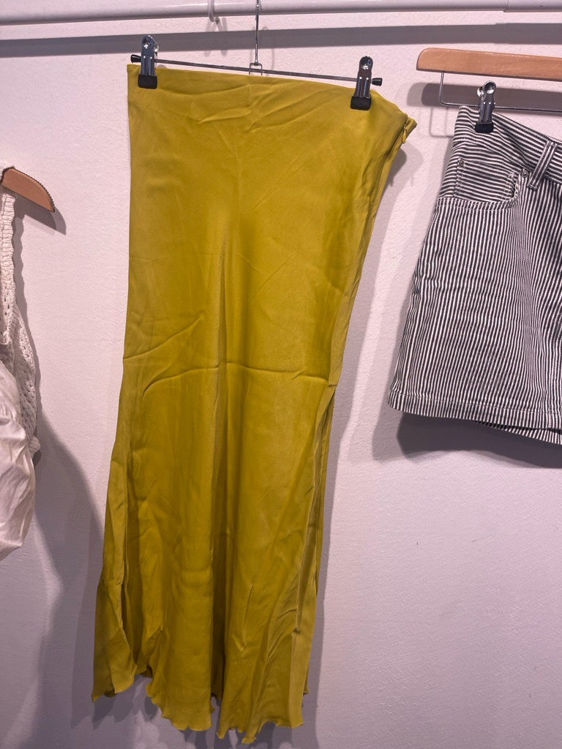 Billede af yellow skirt 