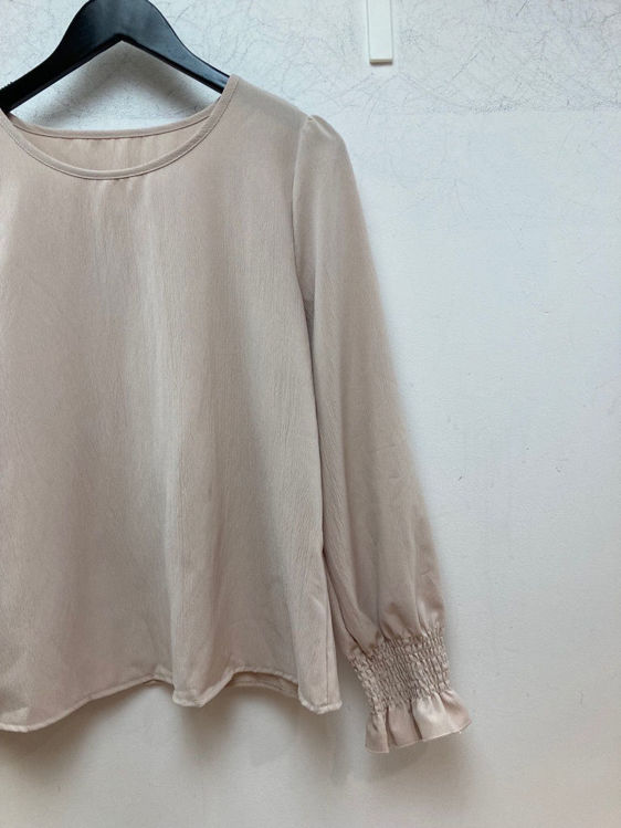 Billede af Ny beige bluse