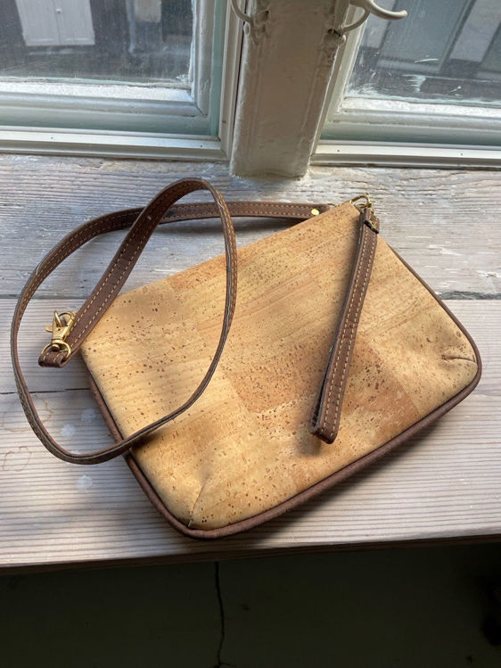 Billede af Cork shoulder bag and clutch