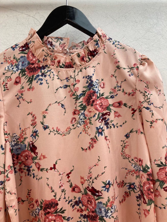 Billede af  Ny blomstret bluse