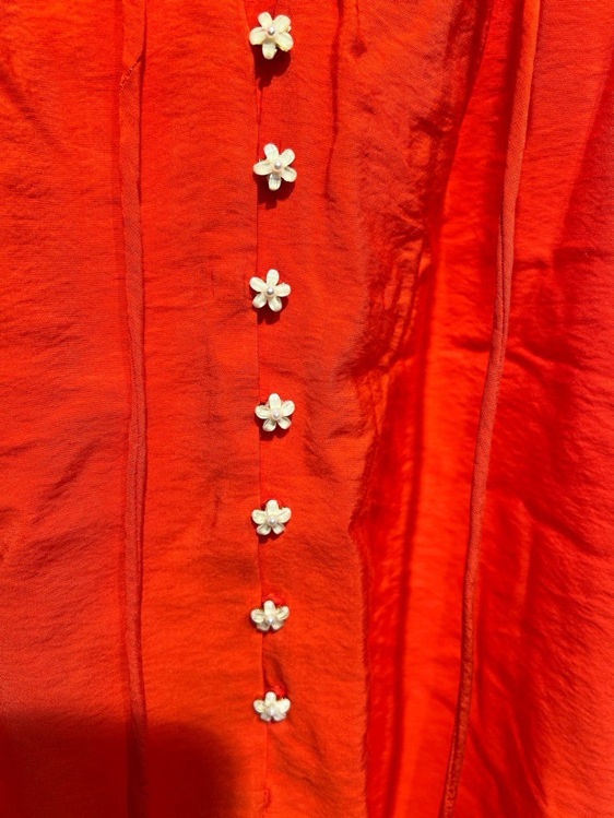 Billede af Bruuns bazaar orange bluse med blomster knapper