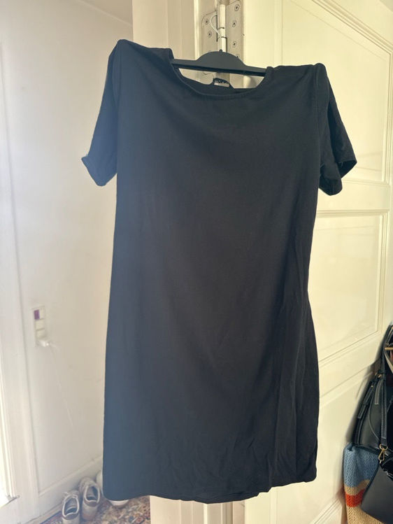 Billede af Sort kjole med åben ryg 